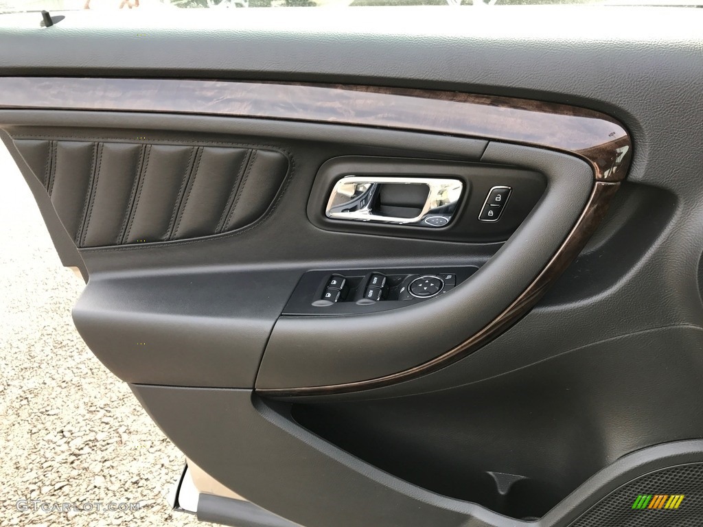 2017 Ford Taurus Limited AWD Door Panel Photos