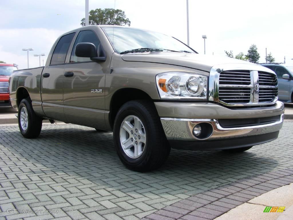 2008 Ram 1500 Big Horn Edition Quad Cab - Light Khaki Metallic / Khaki photo #7