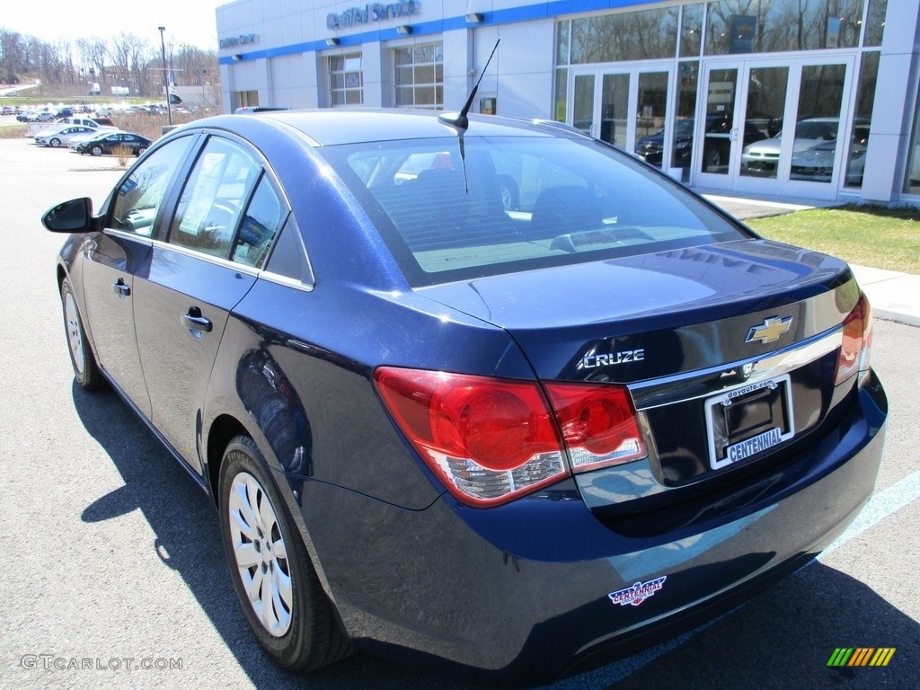 2011 Cruze LS - Imperial Blue Metallic / Jet Black/Medium Titanium photo #4