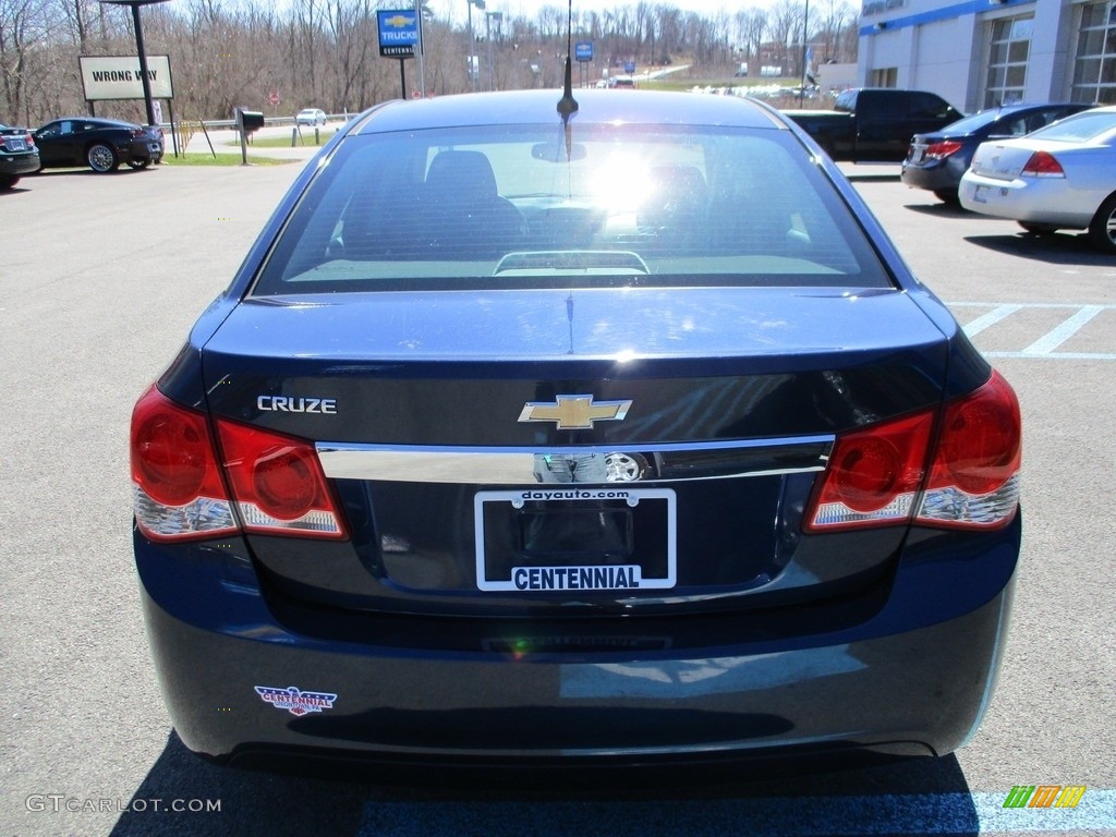 2011 Cruze LS - Imperial Blue Metallic / Jet Black/Medium Titanium photo #5