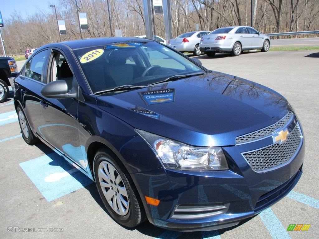 2011 Cruze LS - Imperial Blue Metallic / Jet Black/Medium Titanium photo #10