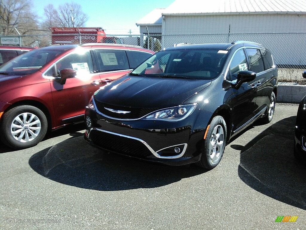 2017 Pacifica Touring L Plus - Brilliant Black Crystal Pearl / Black/Alloy photo #1