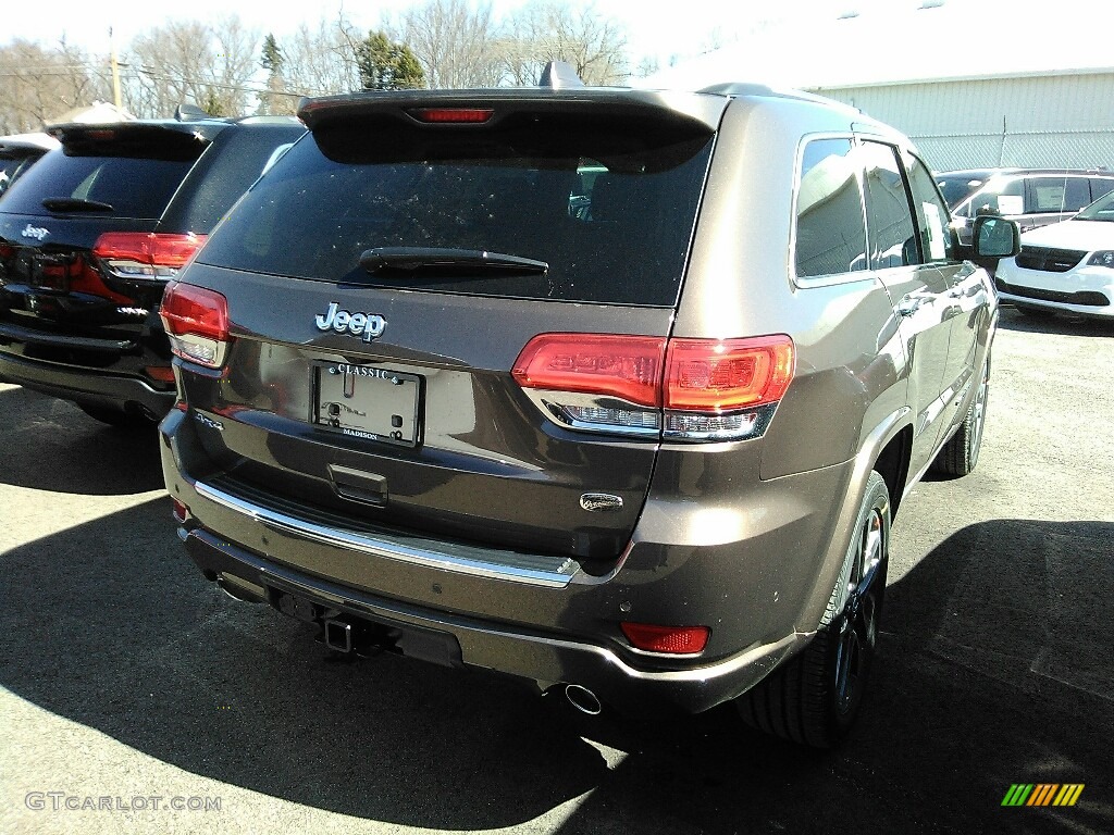 2017 Grand Cherokee Overland 4x4 - Walnut Brown Metallic / Brown/Light Frost Beige photo #15