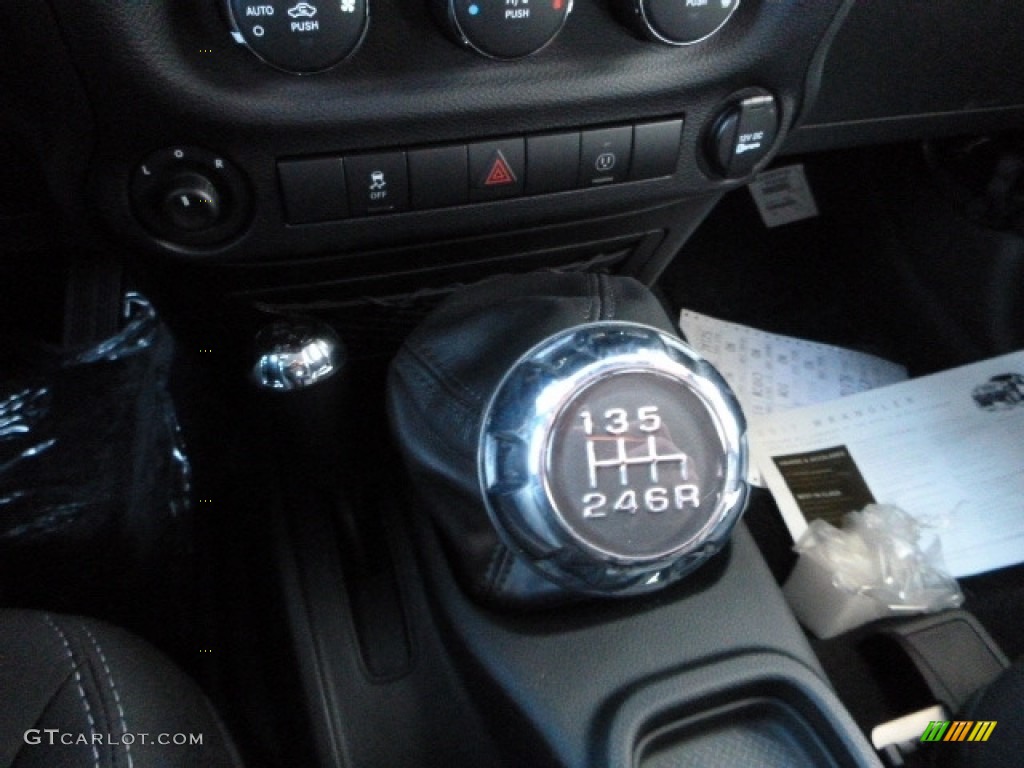 2017 Wrangler Rubicon 4x4 - Black / Black photo #20