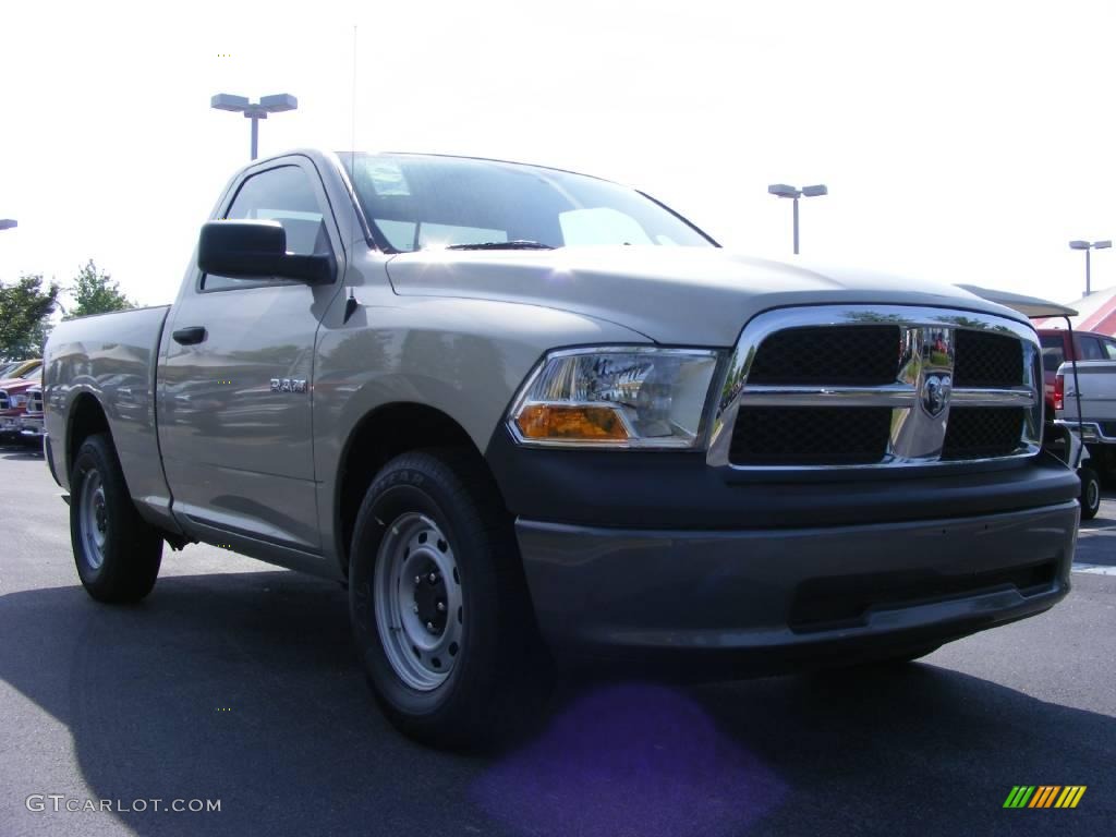 2009 Ram 1500 ST Regular Cab - Light Graystone Pearl / Dark Slate/Medium Graystone photo #4