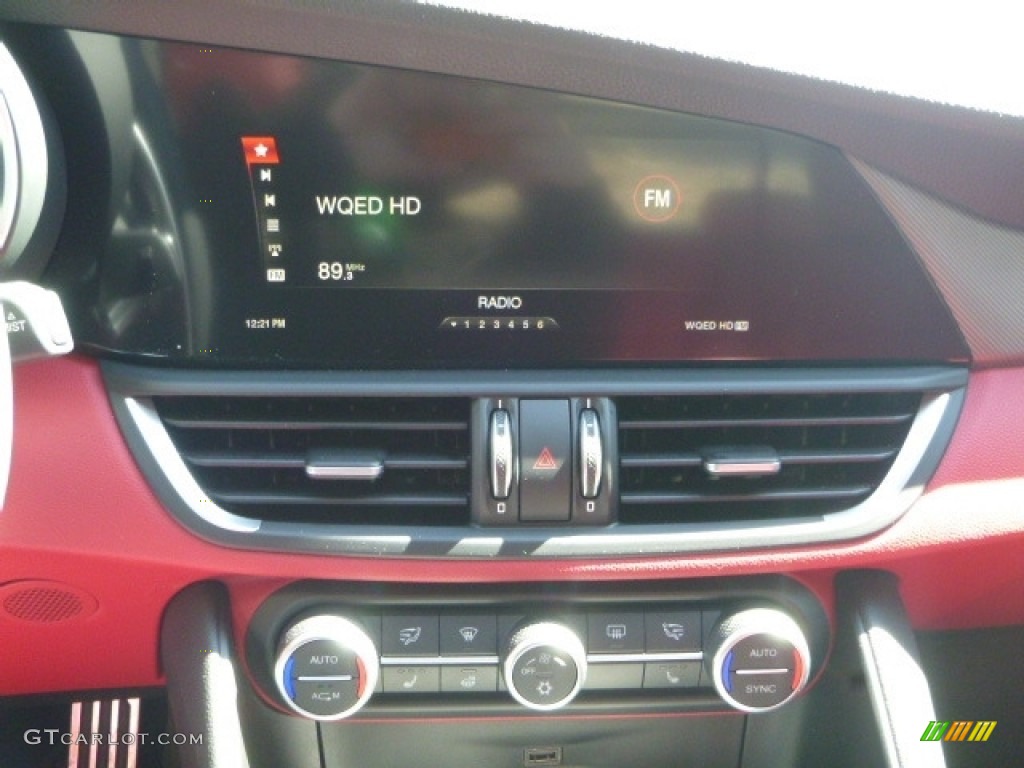 2017 Alfa Romeo Giulia AWD Controls Photo #119402453