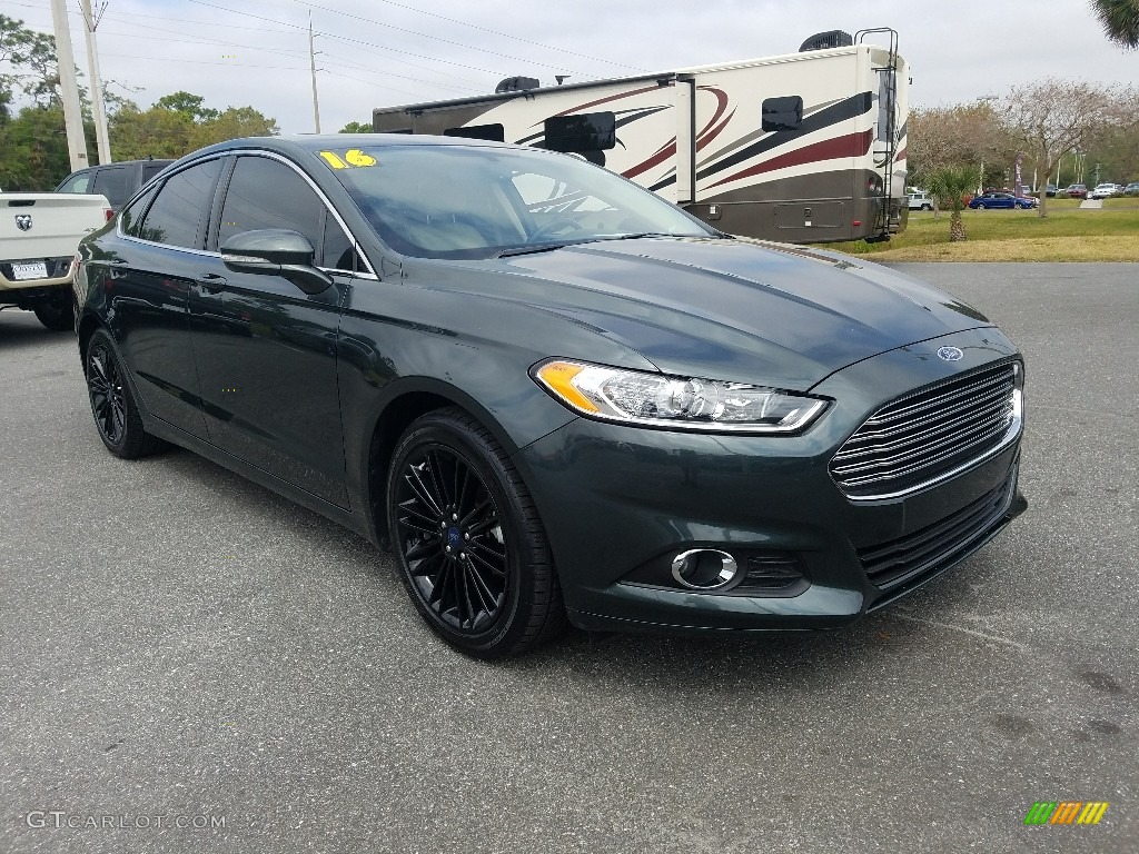 2016 Fusion SE - Guard Metallic / Dune photo #6