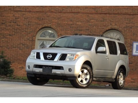 2005 Nissan Pathfinder LE Data, Info and Specs