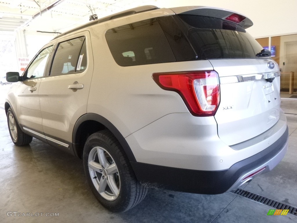 2017 Explorer XLT 4WD - White Gold / Ebony Black photo #4