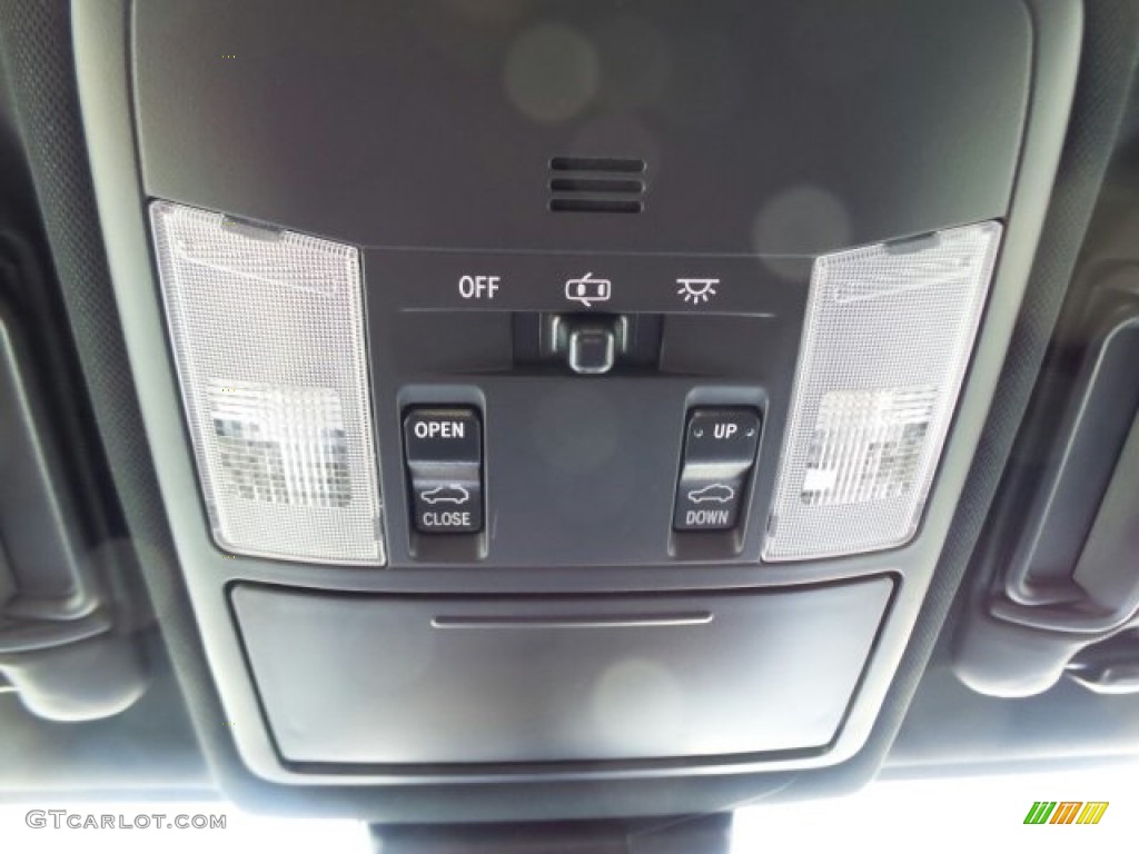 2017 Toyota RAV4 SE AWD Controls Photos
