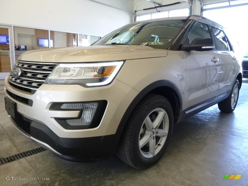 2017 Explorer XLT 4WD - White Gold / Ebony Black photo #5