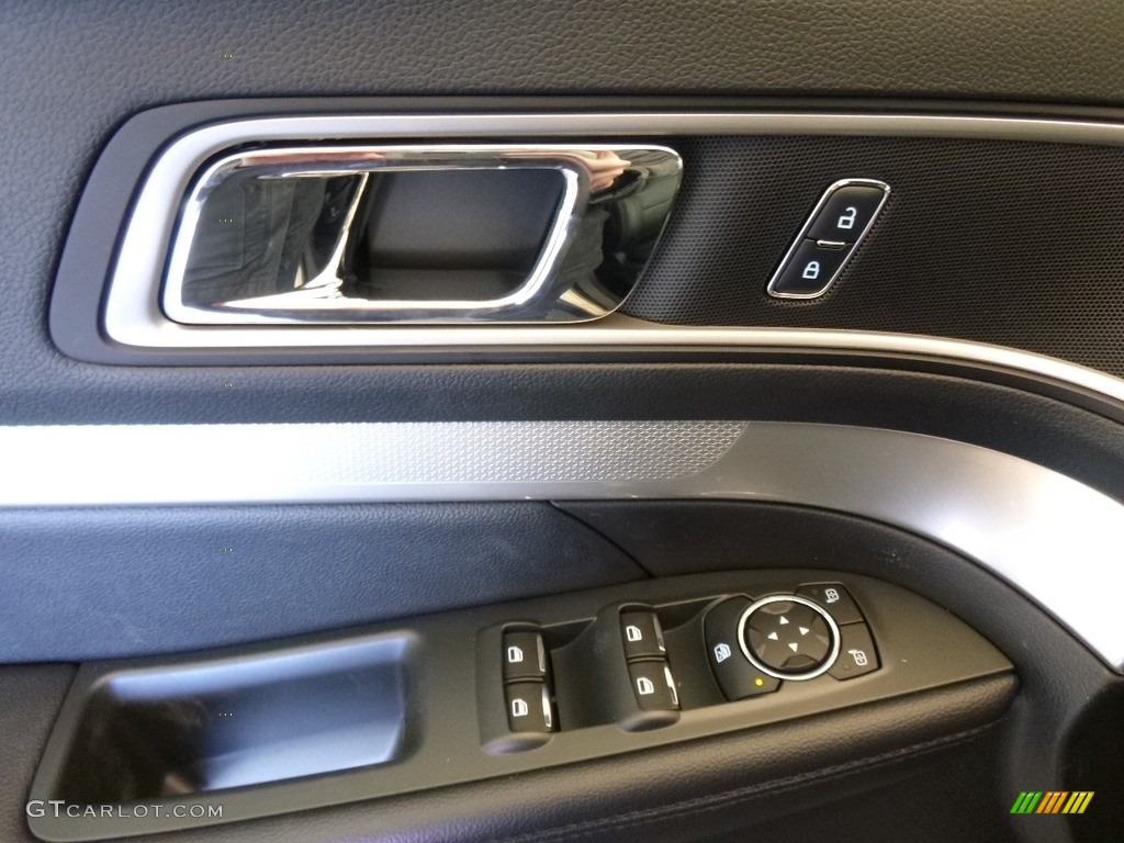 2017 Explorer XLT 4WD - White Gold / Ebony Black photo #10