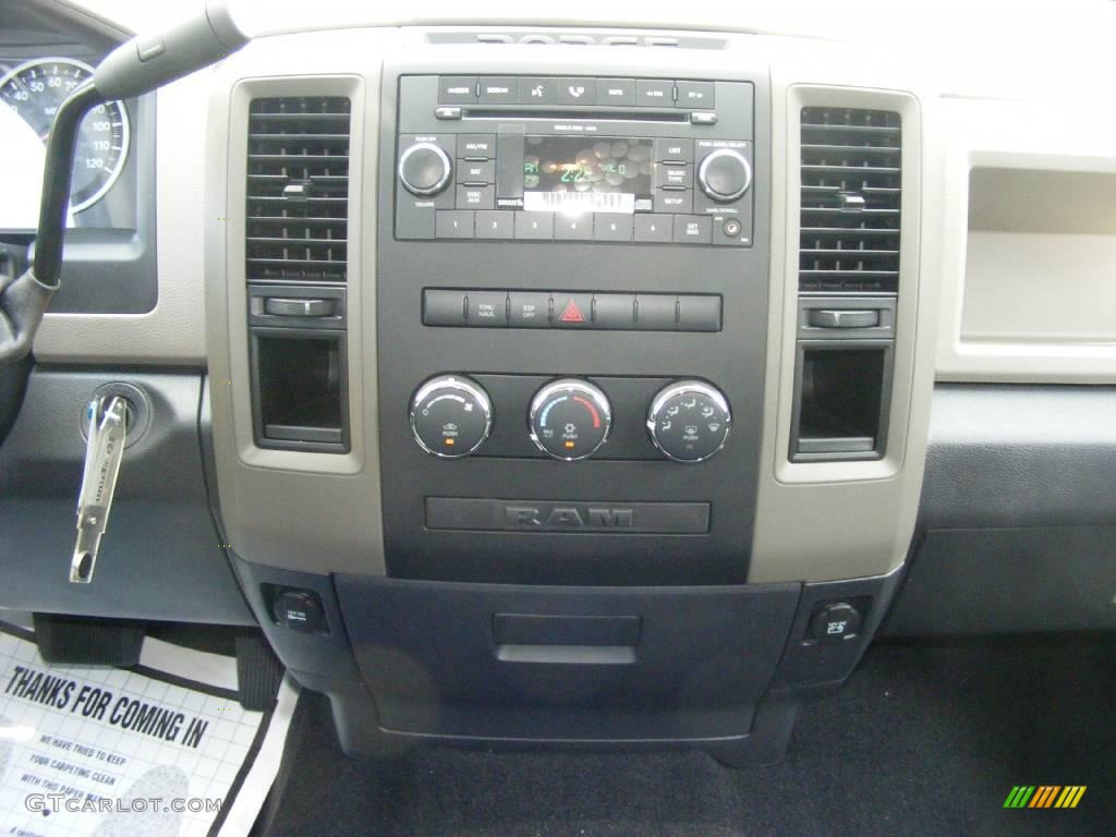 2009 Ram 1500 ST Crew Cab - Bright Silver Metallic / Dark Slate/Medium Graystone photo #9