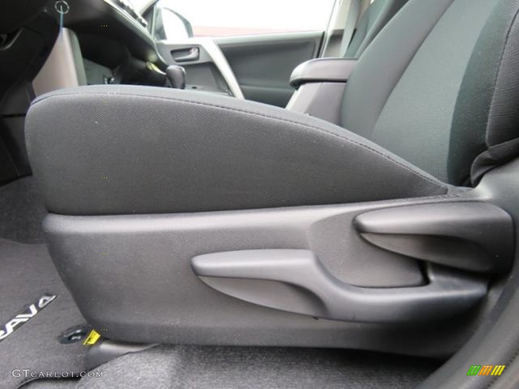 2017 RAV4 LE - Magnetic Gray Metallic / Black photo #10