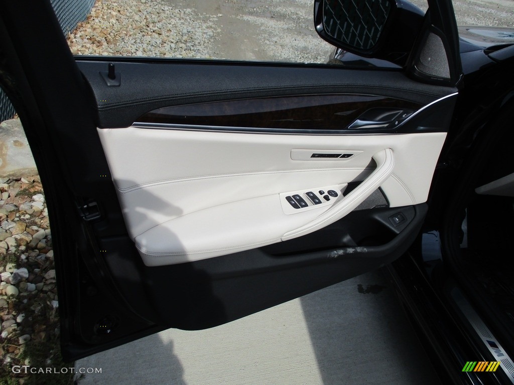 2017 BMW 5 Series 540i xDrive Sedan Ivory White Door Panel Photo #119438373