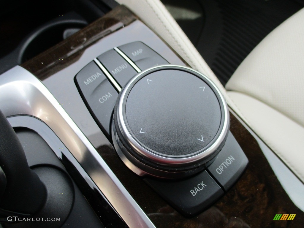 2017 BMW 5 Series 540i xDrive Sedan Controls Photo #119438586