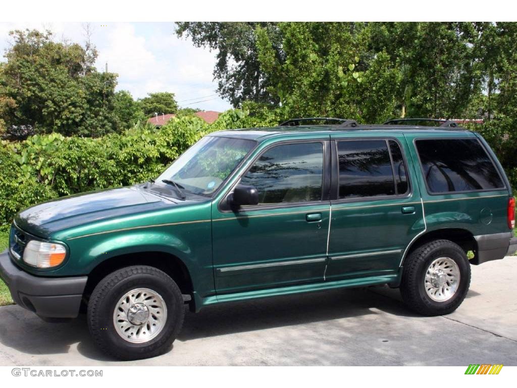 2001 Explorer XLS - Tropic Green Metallic / Medium Prairie Tan photo #1