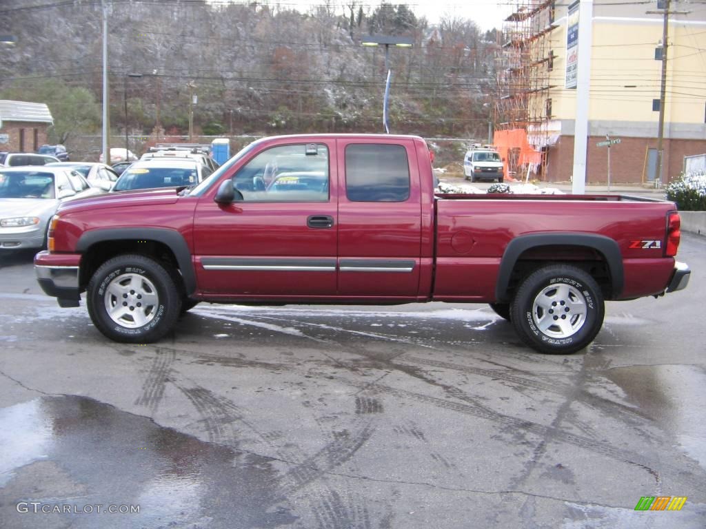 2006 Silverado 1500 Z71 Extended Cab 4x4 - Sport Red Metallic / Dark Charcoal photo #3