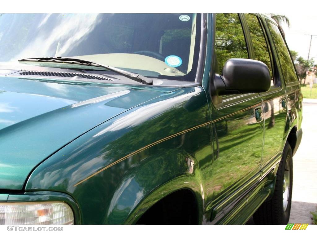 2001 Explorer XLS - Tropic Green Metallic / Medium Prairie Tan photo #31