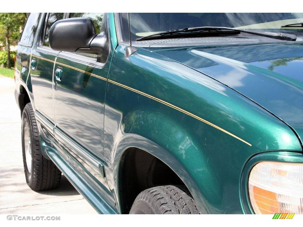 2001 Explorer XLS - Tropic Green Metallic / Medium Prairie Tan photo #32