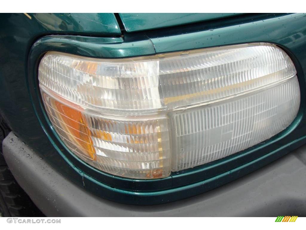 2001 Explorer XLS - Tropic Green Metallic / Medium Prairie Tan photo #35