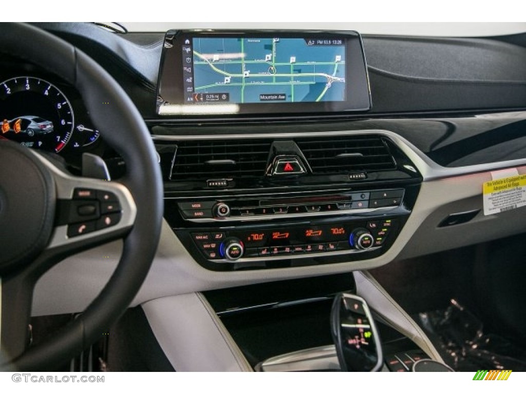 2017 5 Series 530i Sedan - Black Sapphire Metallic / Ivory White photo #5