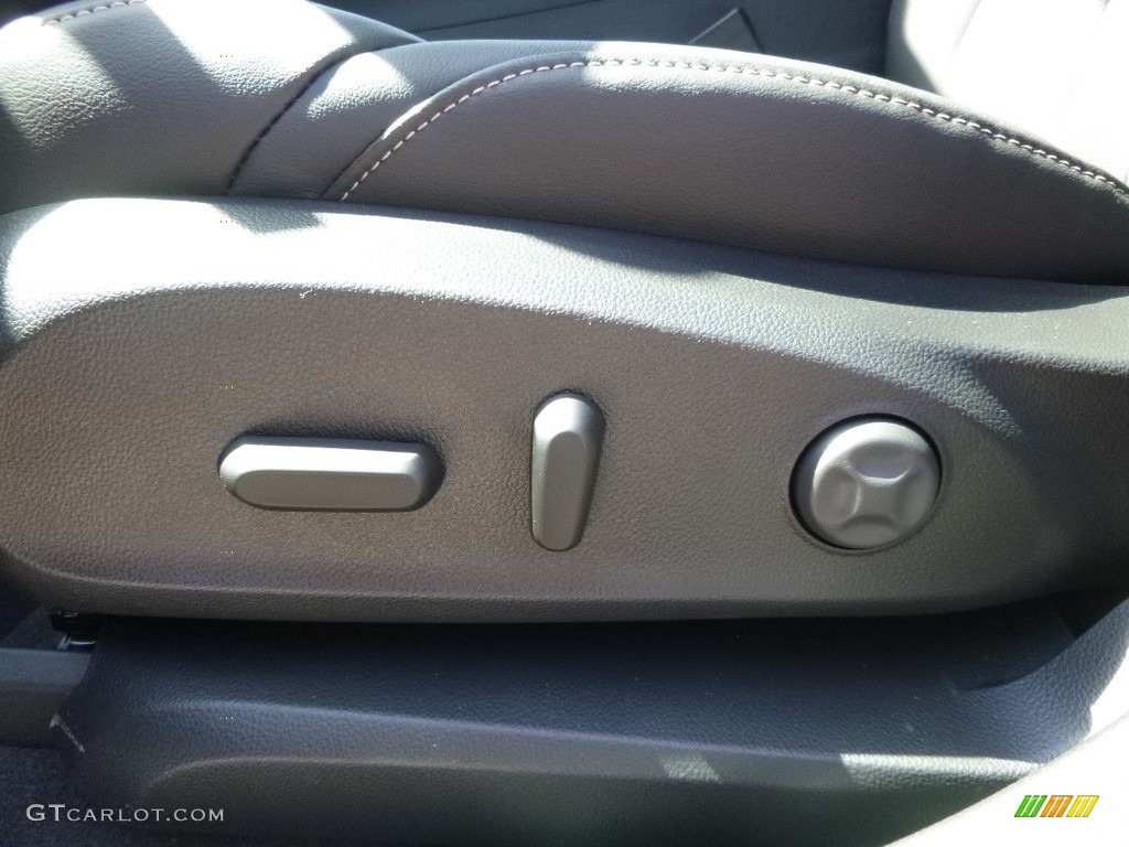 2017 Envision Essence AWD - Galaxy Silver Metallic / Ebony photo #16