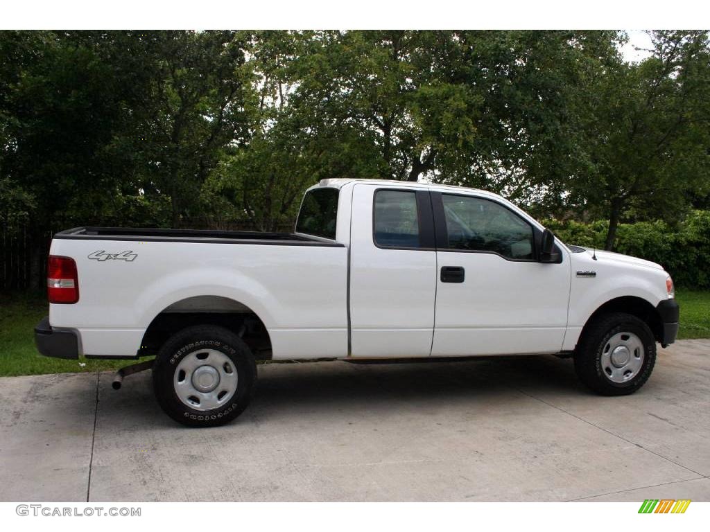 2005 F150 XL SuperCab 4x4 - Oxford White / Medium Flint Grey photo #14