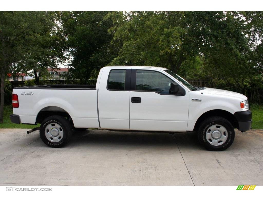 2005 F150 XL SuperCab 4x4 - Oxford White / Medium Flint Grey photo #16