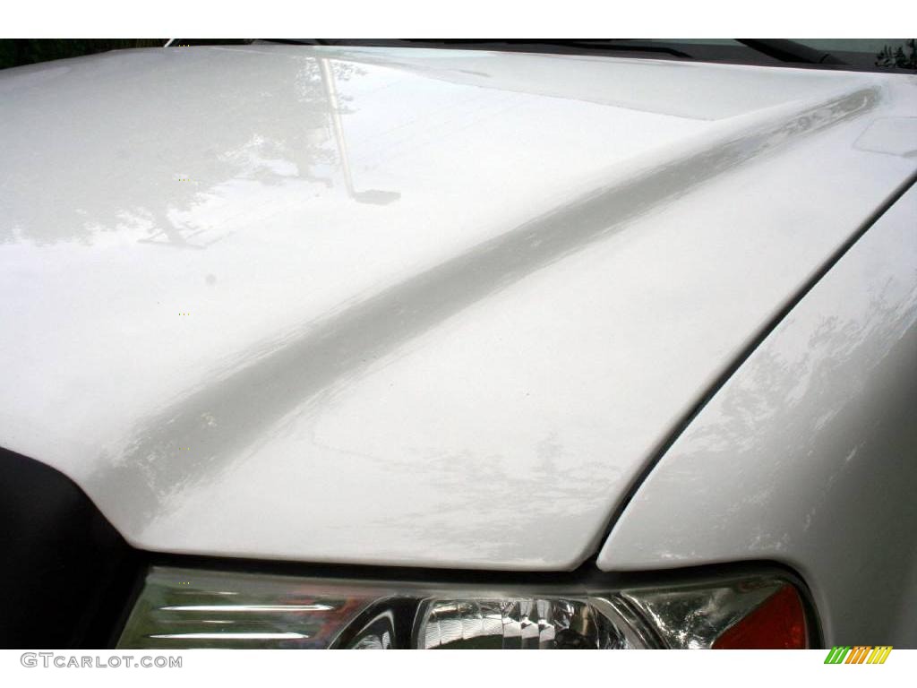 2005 F150 XL SuperCab 4x4 - Oxford White / Medium Flint Grey photo #24