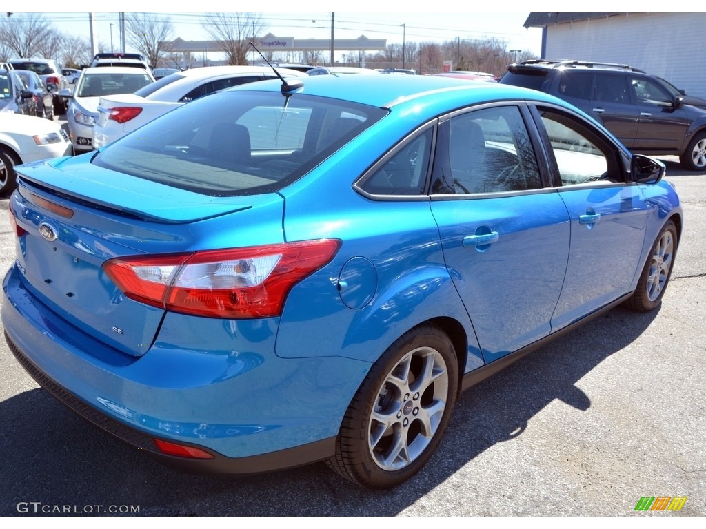 2014 Focus SE Sedan - Performance Blue / Charcoal Black photo #6