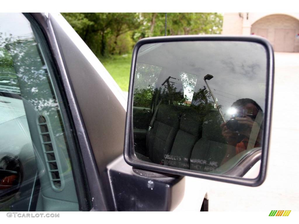 2005 F150 XL SuperCab 4x4 - Oxford White / Medium Flint Grey photo #36