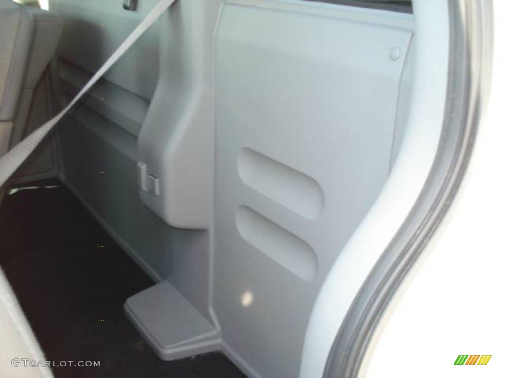 2006 F150 STX Regular Cab - Oxford White / Medium Flint photo #10