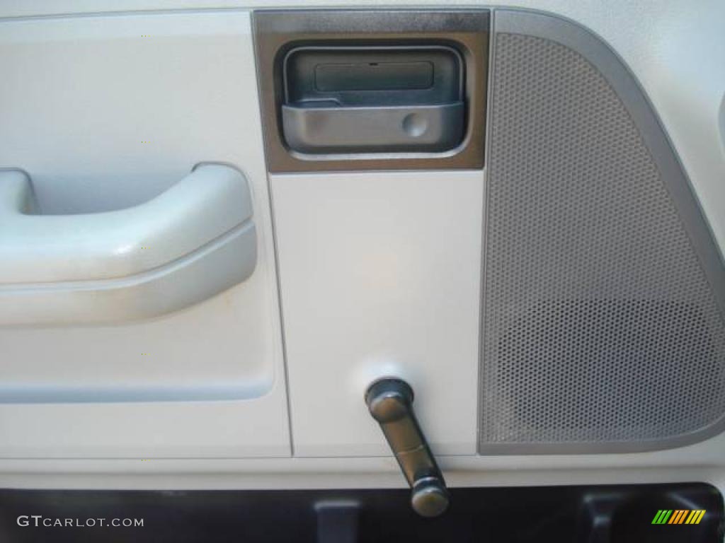 2006 F150 STX Regular Cab - Oxford White / Medium Flint photo #12