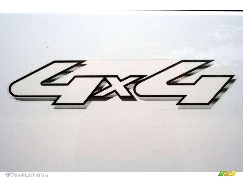 2005 F150 XL SuperCab 4x4 - Oxford White / Medium Flint Grey photo #41