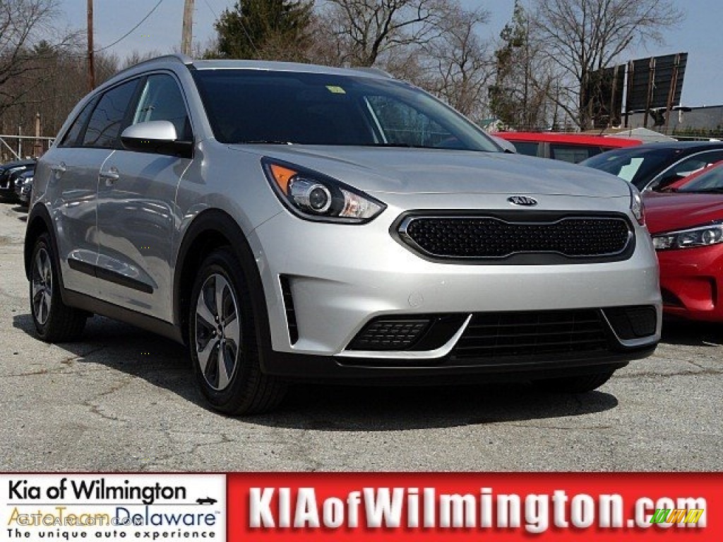 2017 Niro LX Hybrid - Silky Silver / Charcoal photo #1