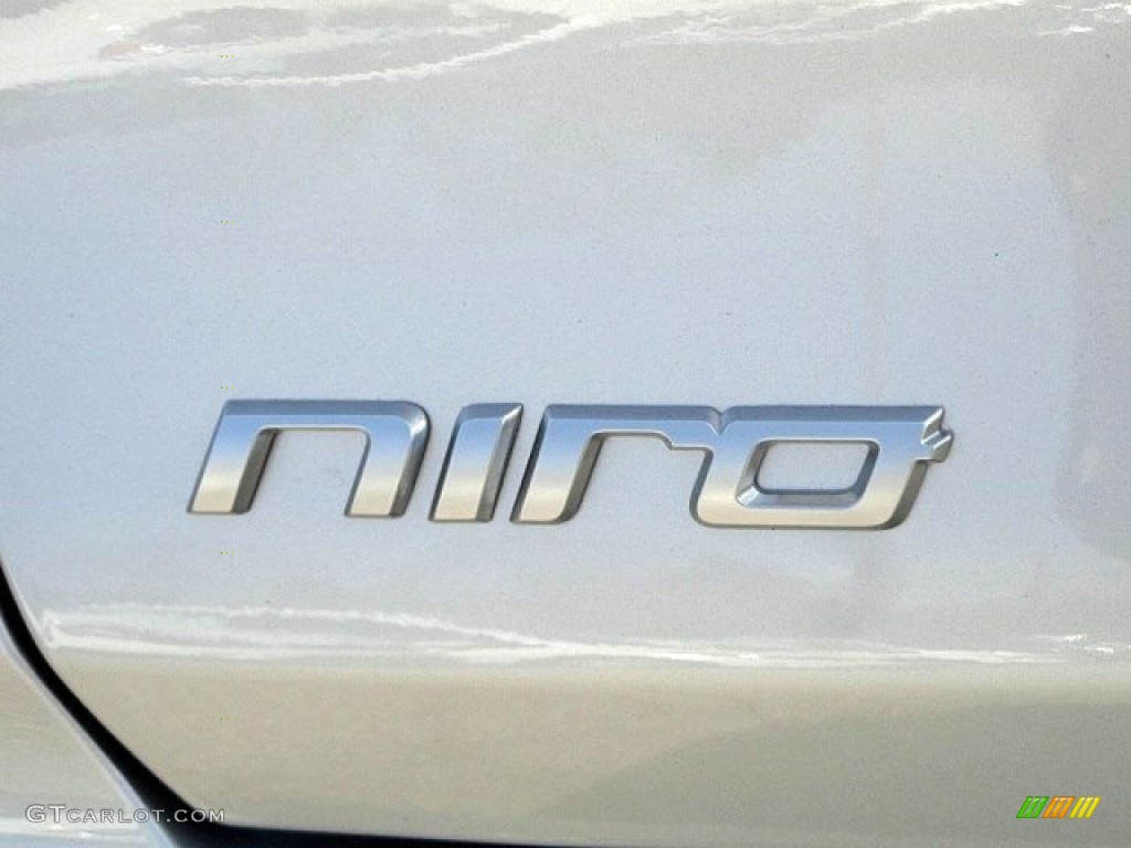 2017 Niro LX Hybrid - Silky Silver / Charcoal photo #26
