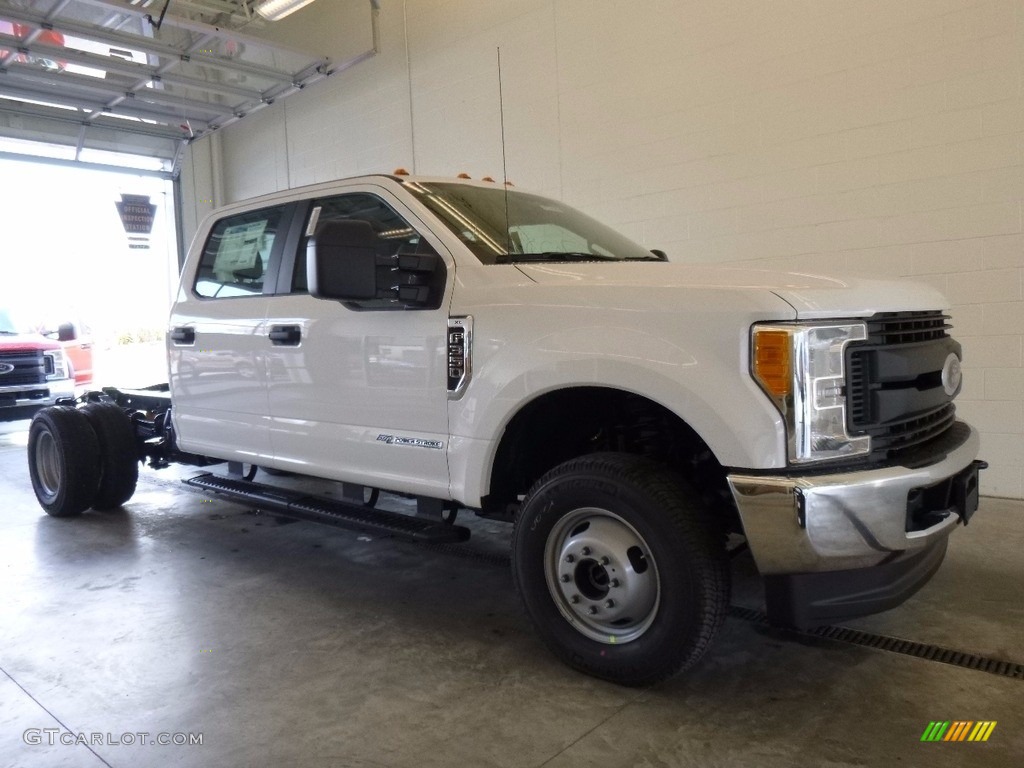 Oxford White 2017 Ford F350 Super Duty XL Crew Cab 4x4 Chassis Exterior Photo #119485077