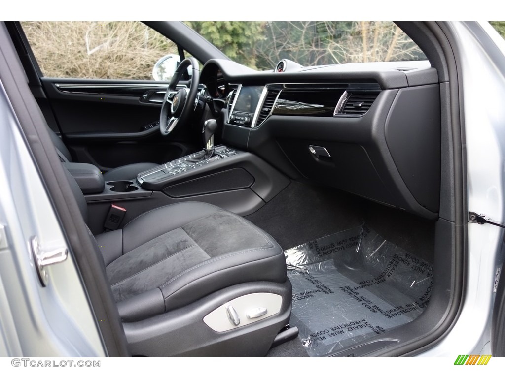 2017 Porsche Macan Standard Macan Model Front Seat Photo #119485953