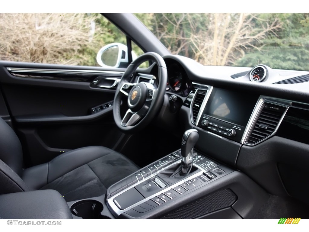 2017 Porsche Macan Standard Macan Model Controls Photo #119486004