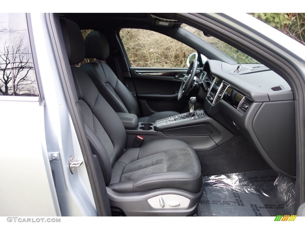 Black Interior 2017 Porsche Macan Standard Macan Model Photo #119486025