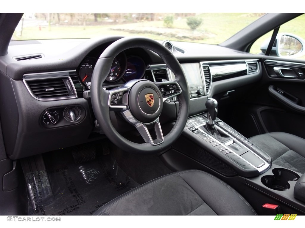 Black Interior 2017 Porsche Macan Standard Macan Model Photo #119486091