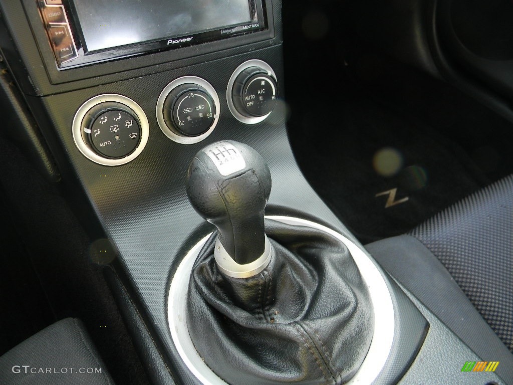 2004 350Z Performance Coupe - Pikes Peak White Pearl / Carbon Black photo #16
