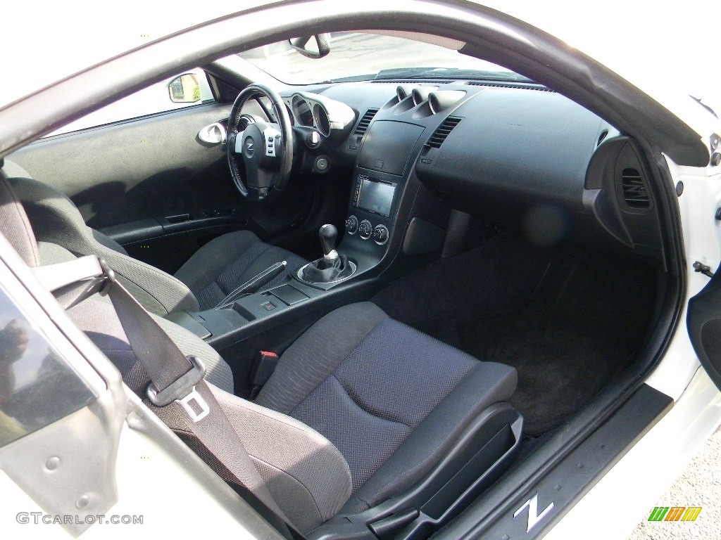 2004 350Z Performance Coupe - Pikes Peak White Pearl / Carbon Black photo #21