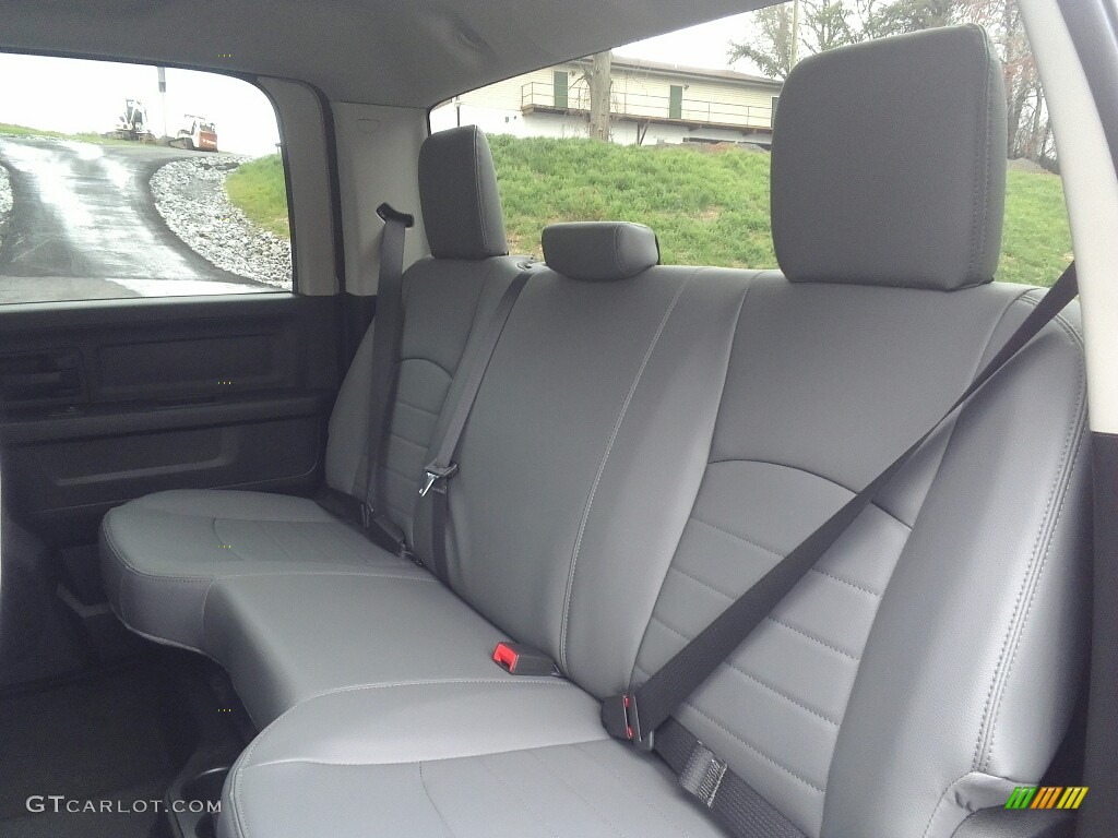 2017 Ram 4500 Tradesman Crew Cab 4x4 Chassis Rear Seat Photo #119498541