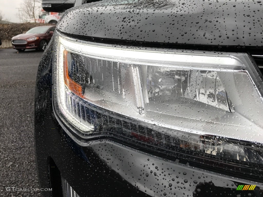 2017 Explorer XLT 4WD - Shadow Black / Ebony Black photo #3