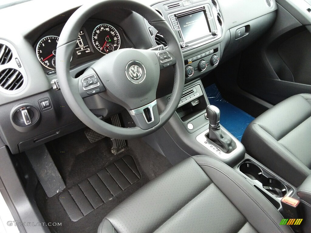Charcoal Interior 2017 Volkswagen Tiguan Wolfsburg Photo #119511688