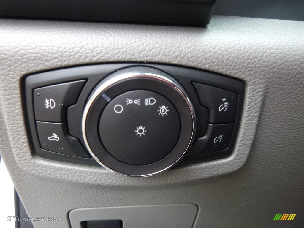2017 F150 XL SuperCrew 4x4 - Oxford White / Black photo #15