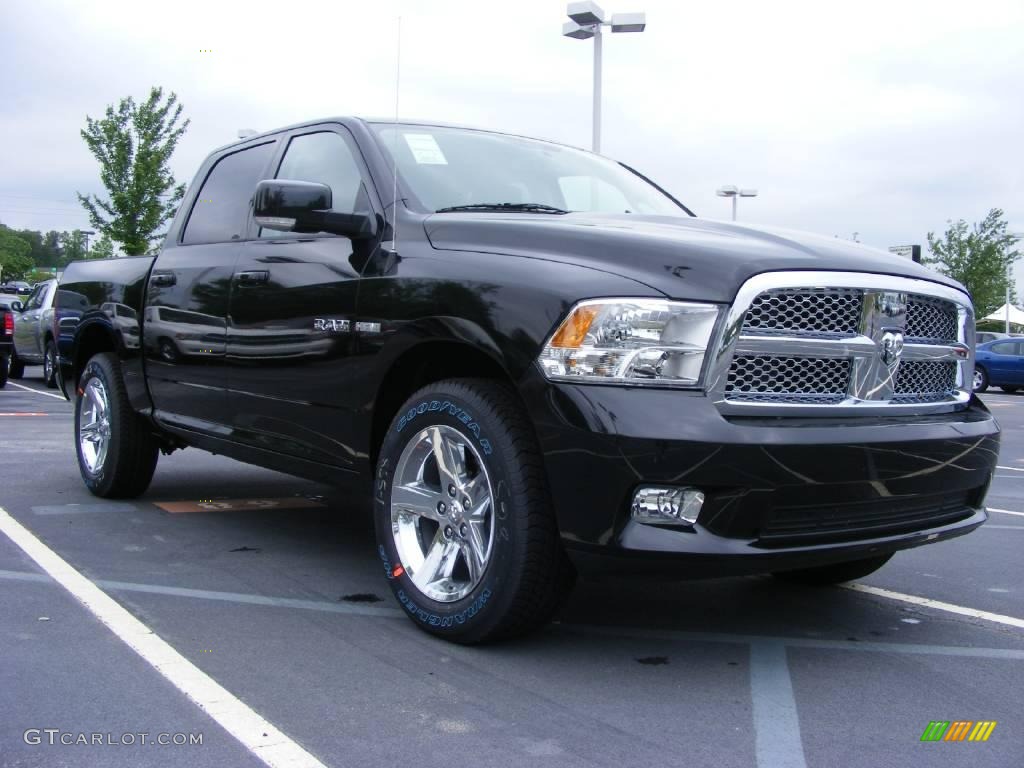 2009 Ram 1500 Sport Crew Cab - Brilliant Black Crystal Pearl / Dark Slate Gray photo #4