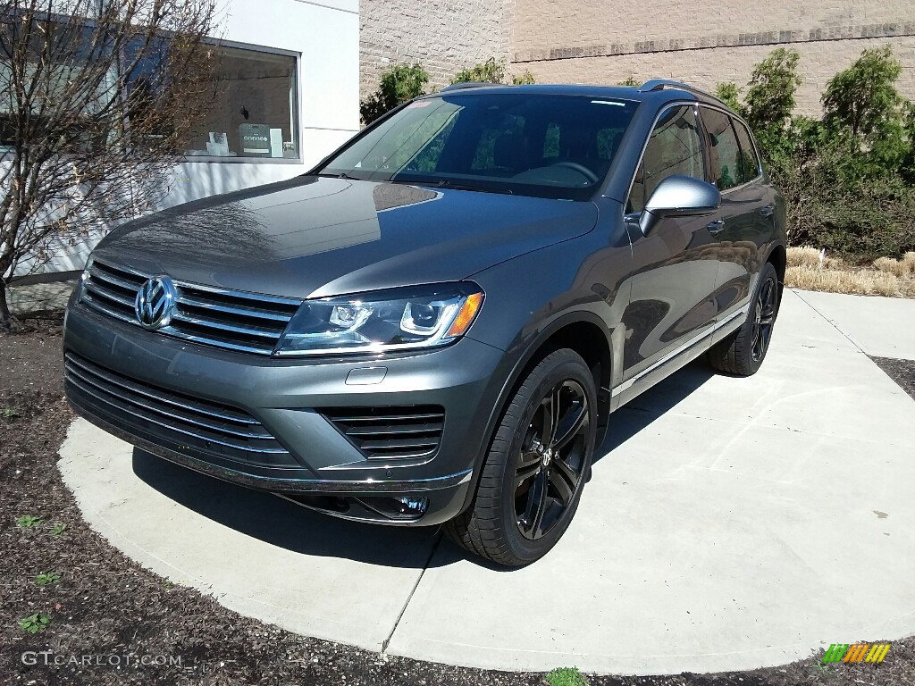 2017 Touareg V6 Wolfsburg - Canyon Gray Metallic / Black Anthracite photo #1